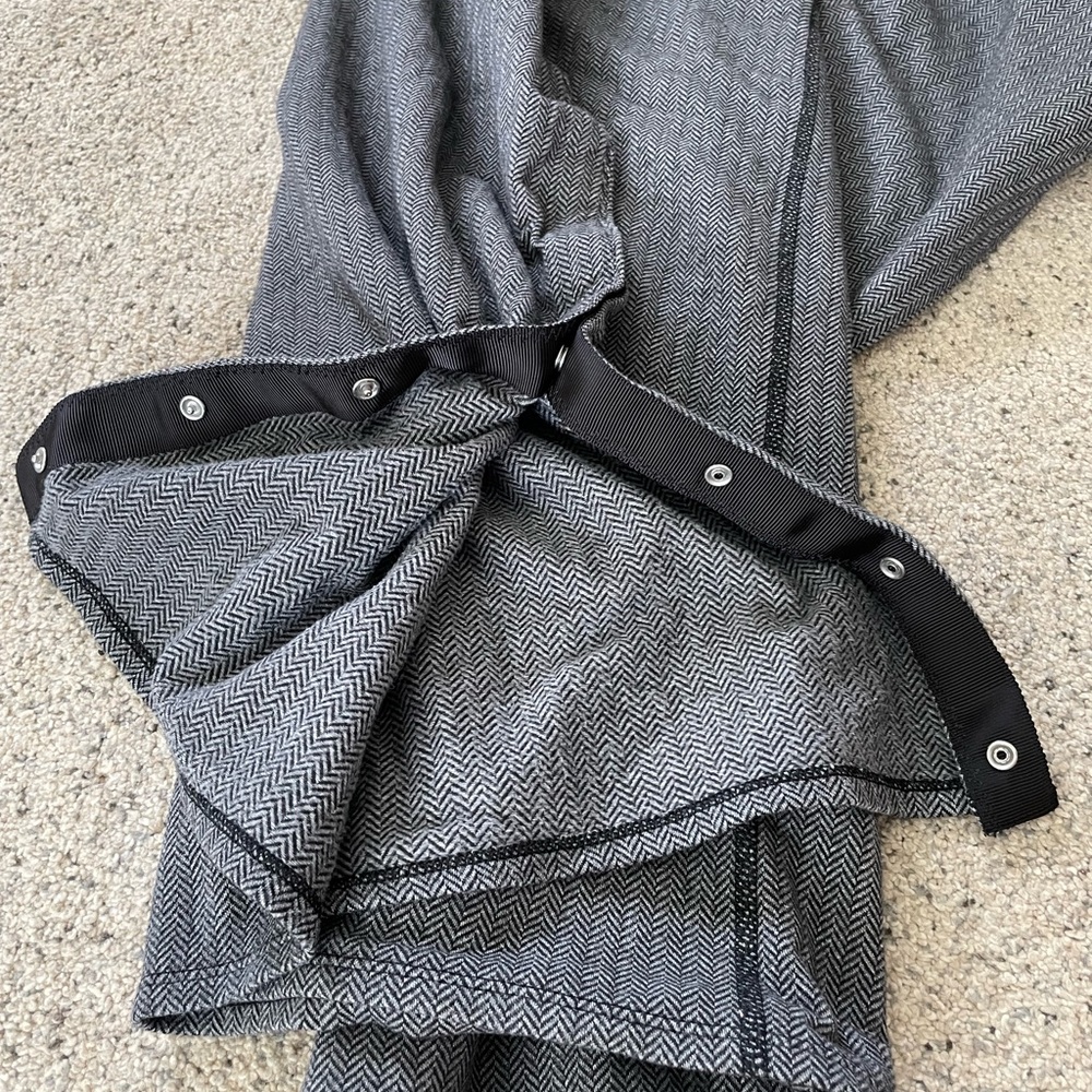 Lululemon snap scarf